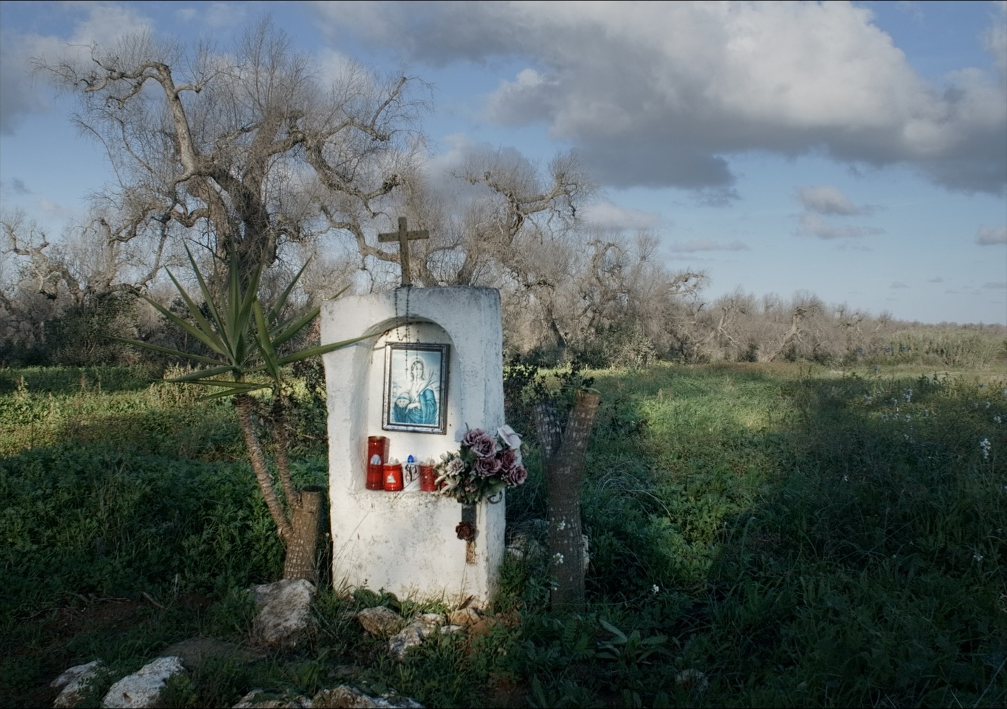 As Leaves Turned Brown — oratoire de bord de route